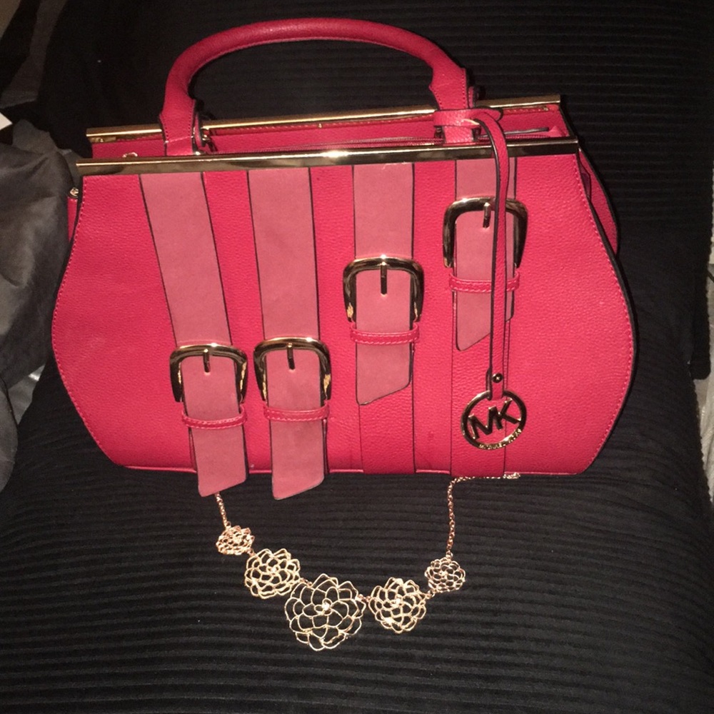 🔴SALE🔴 Beautiful MK purse Good used condition!